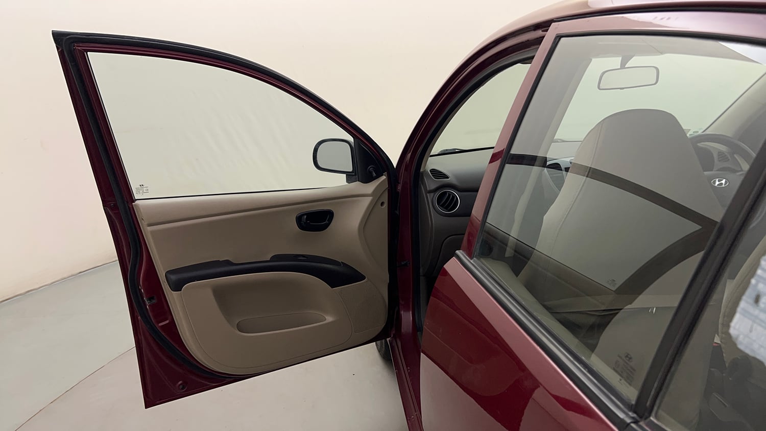 Used 2015 Hyundai i10 Magna 1.1 iRDE2 Petrol Manual interior LEFT FRONT DOOR OPEN VIEW