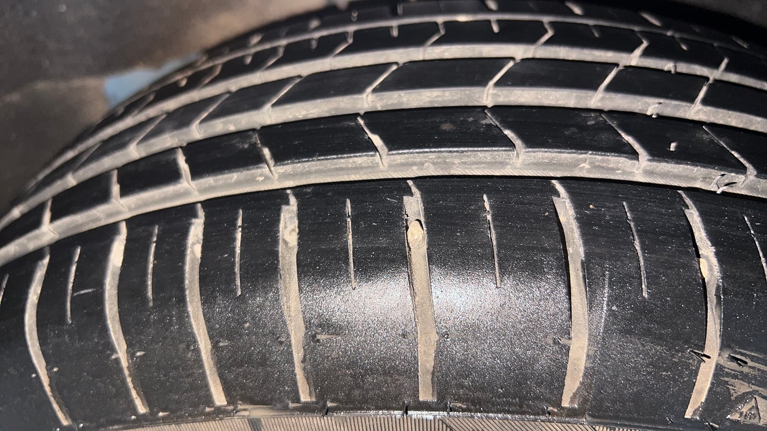 Used 2016 Maruti Suzuki Baleno Delta 1.2 Petrol Manual tyres RIGHT REAR TYRE TREAD VIEW