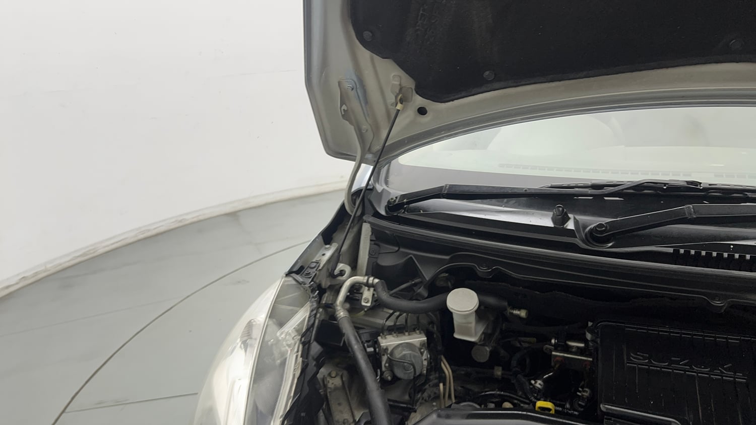 Used 2016 Maruti Suzuki Ertiga VXI CNG Cng Manual engine ENGINE RIGHT SIDE HINGE & APRON VIEW