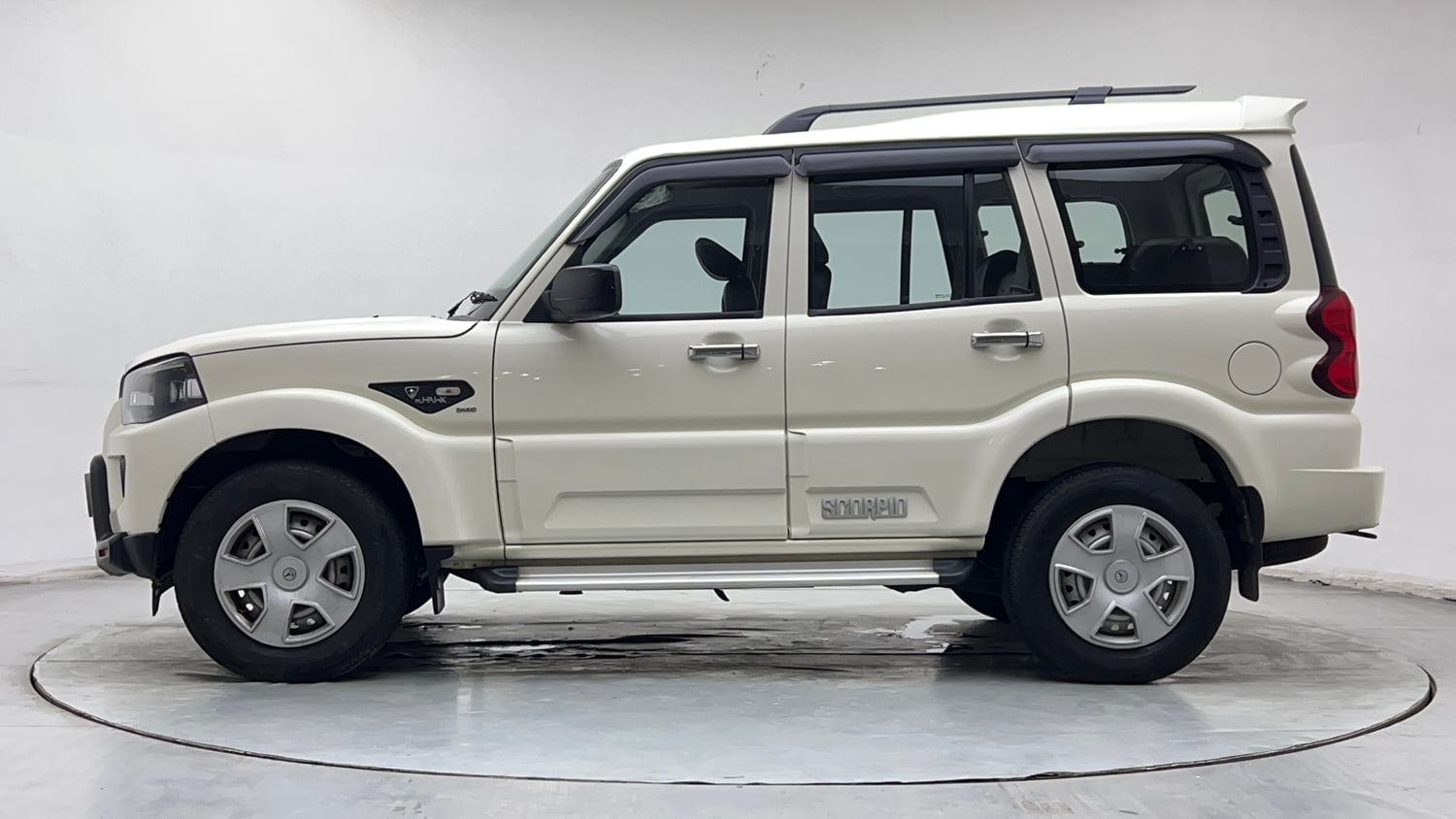 Used 2022 Mahindra Scorpio S5 Diesel Manual exterior LEFT SIDE VIEW