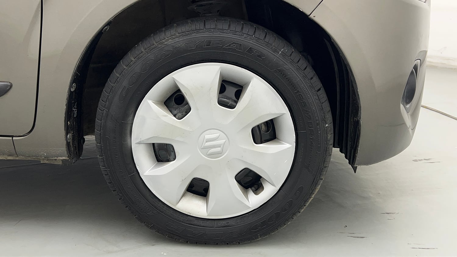 Used 2022 Maruti Suzuki Wagon R VXI 1.0 Petrol Manual tyres RIGHT FRONT TYRE RIM VIEW