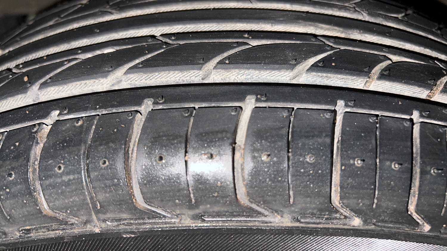 Used 2020 Maruti Suzuki XL6 Alpha AT Petrol Petrol Automatic tyres LEFT FRONT TYRE TREAD VIEW