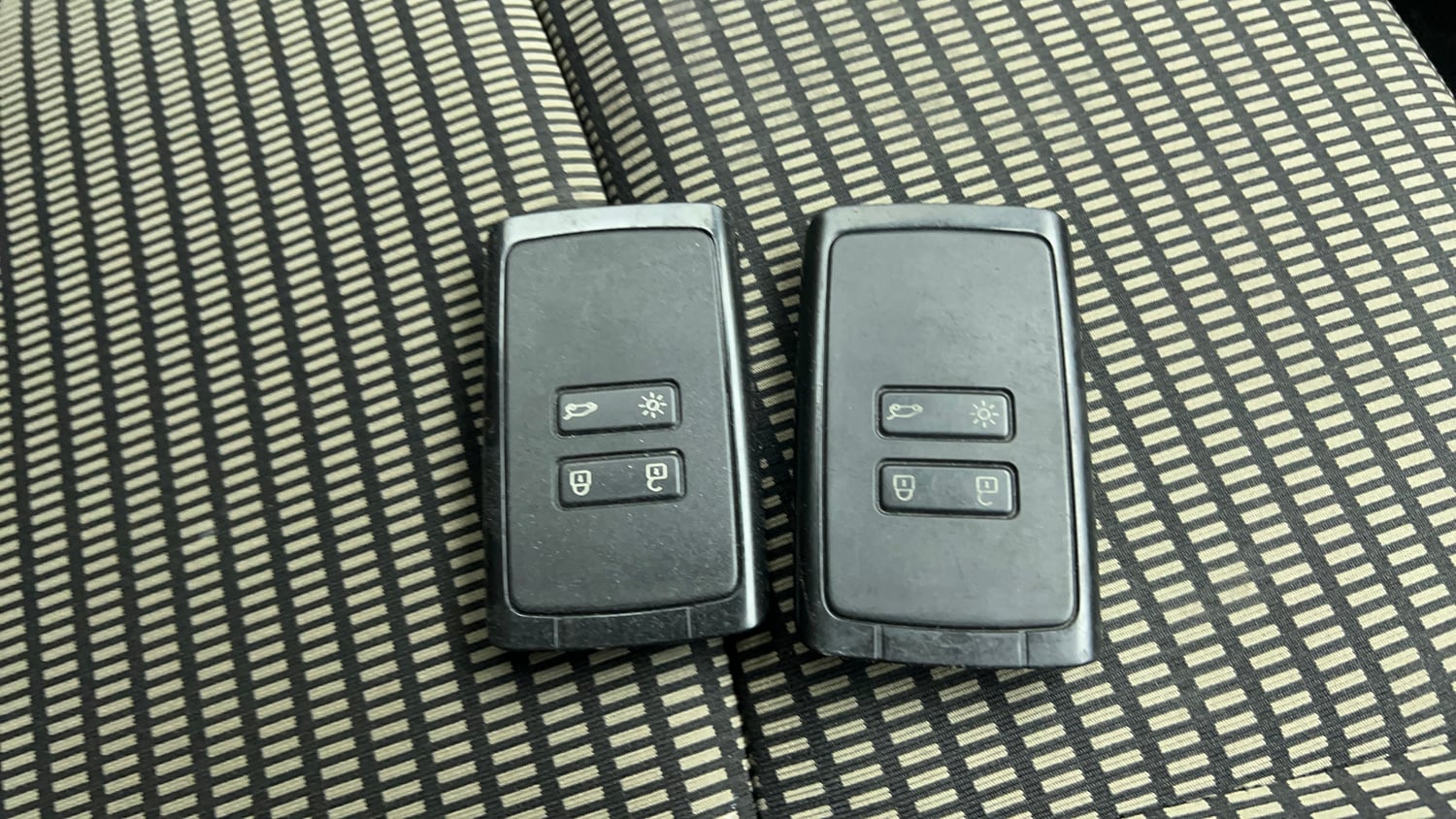 Used 2024 Renault Triber RXZ EASY-R AMT Petrol Automatic extra CAR KEY VIEW