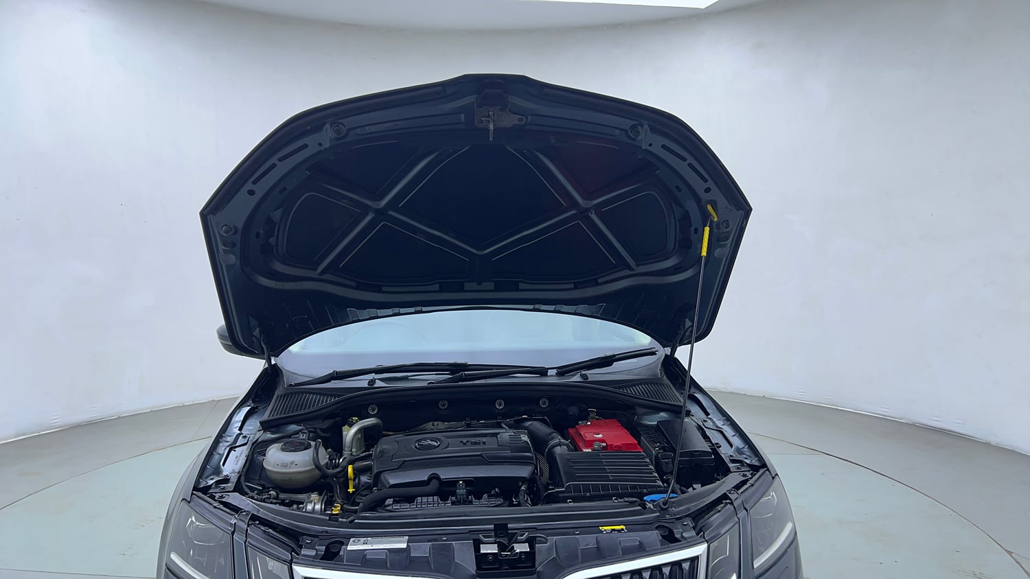 Used 2018 Skoda Octavia 1.8 TSI Style AT Petrol Automatic engine ENGINE & BONNET OPEN FRONT VIEW