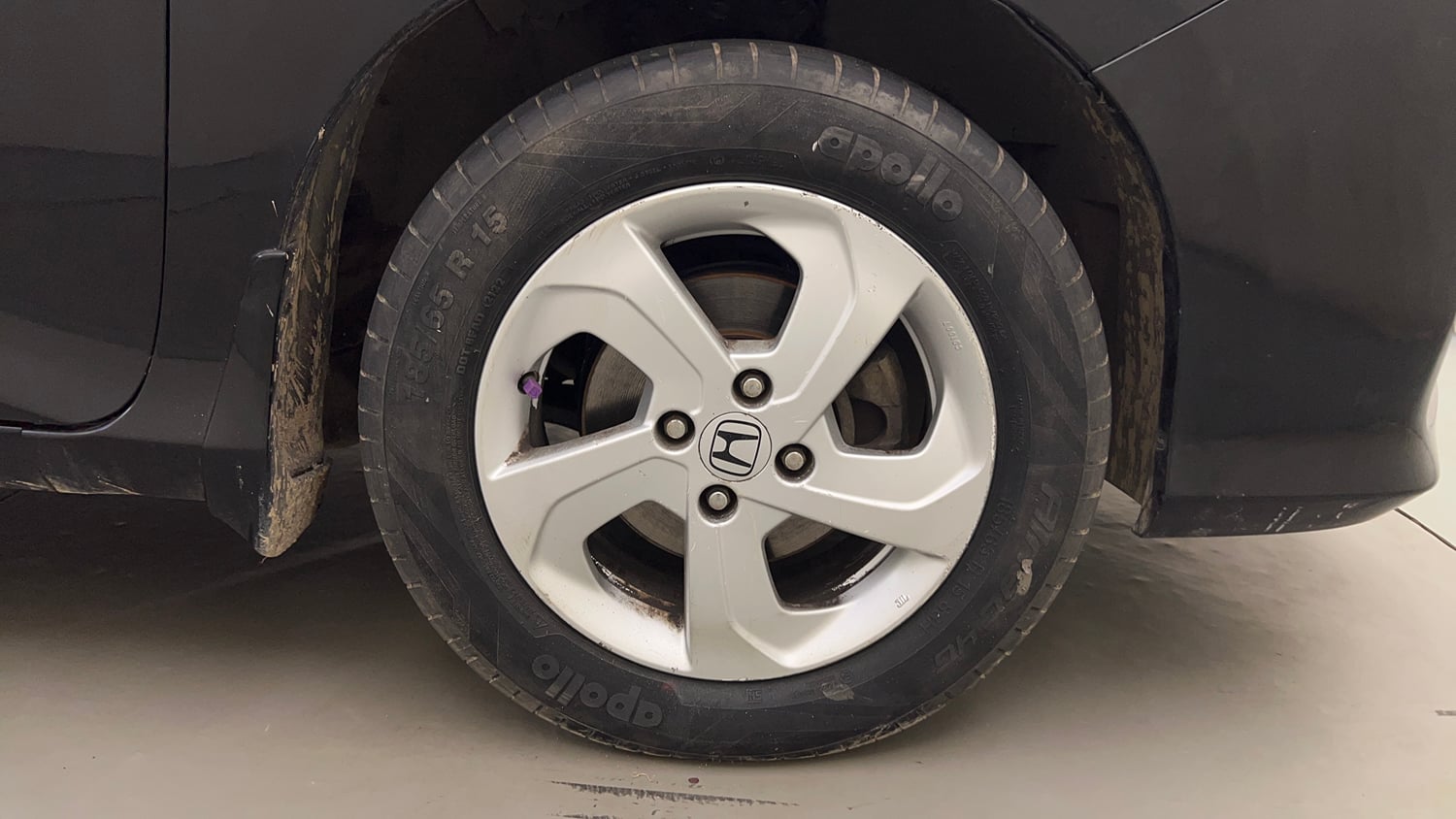 Used 2014 Honda City SV Diesel Diesel Manual tyres RIGHT FRONT TYRE RIM VIEW
