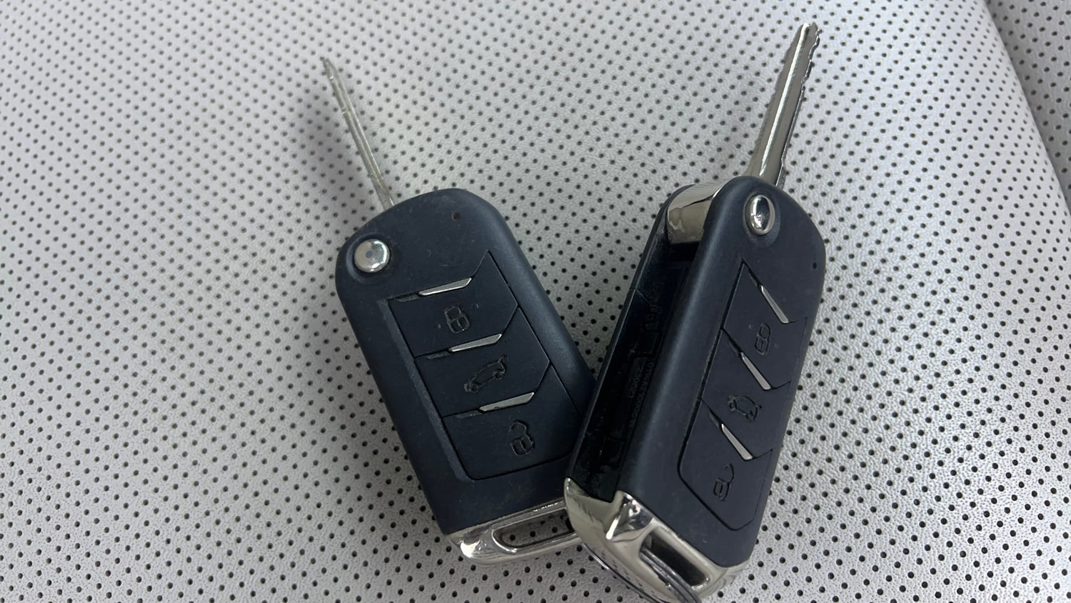 Used 2024 Mahindra XUV700 AX 7 Petrol AT Luxury Pack 7 STR Petrol Automatic extra CAR KEY VIEW