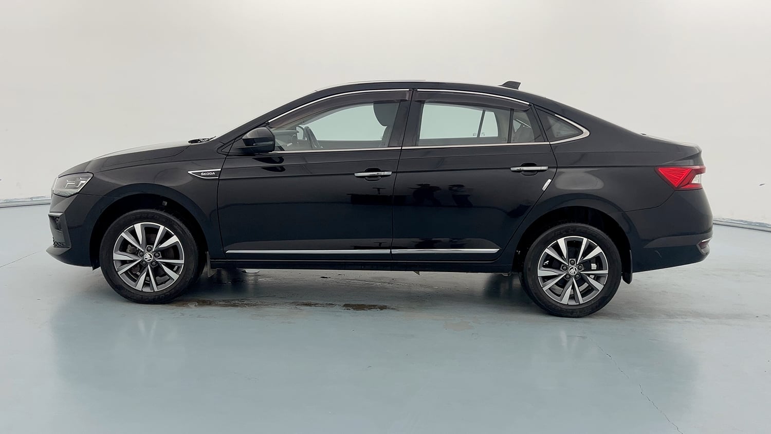 Used 2024 Skoda Slavia Style 1.0L TSI MT Petrol Manual exterior LEFT SIDE VIEW