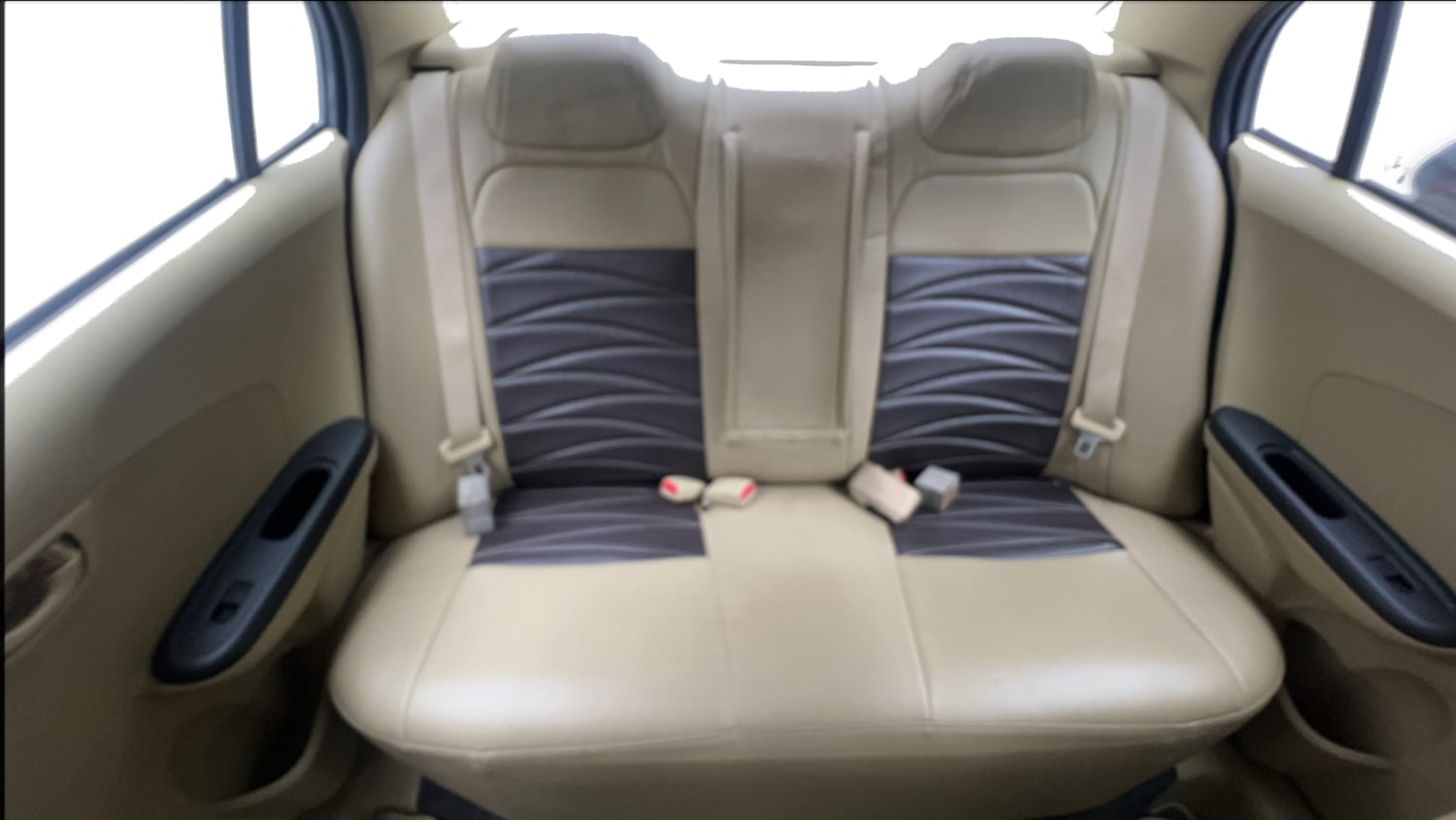 Used 2017 Honda Amaze 1.2 S i-VTEC Petrol Manual interior REAR SEAT CONDITION VIEW
