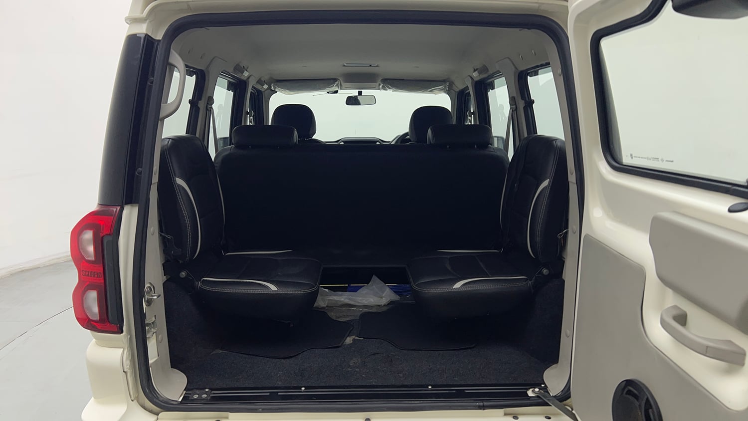 Used 2022 Mahindra Scorpio S5 Diesel Manual interior DICKY INSIDE VIEW