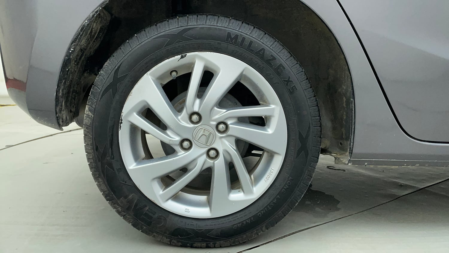 Used 2019 Honda Jazz VX CVT Petrol Petrol Automatic tyres RIGHT REAR TYRE RIM VIEW