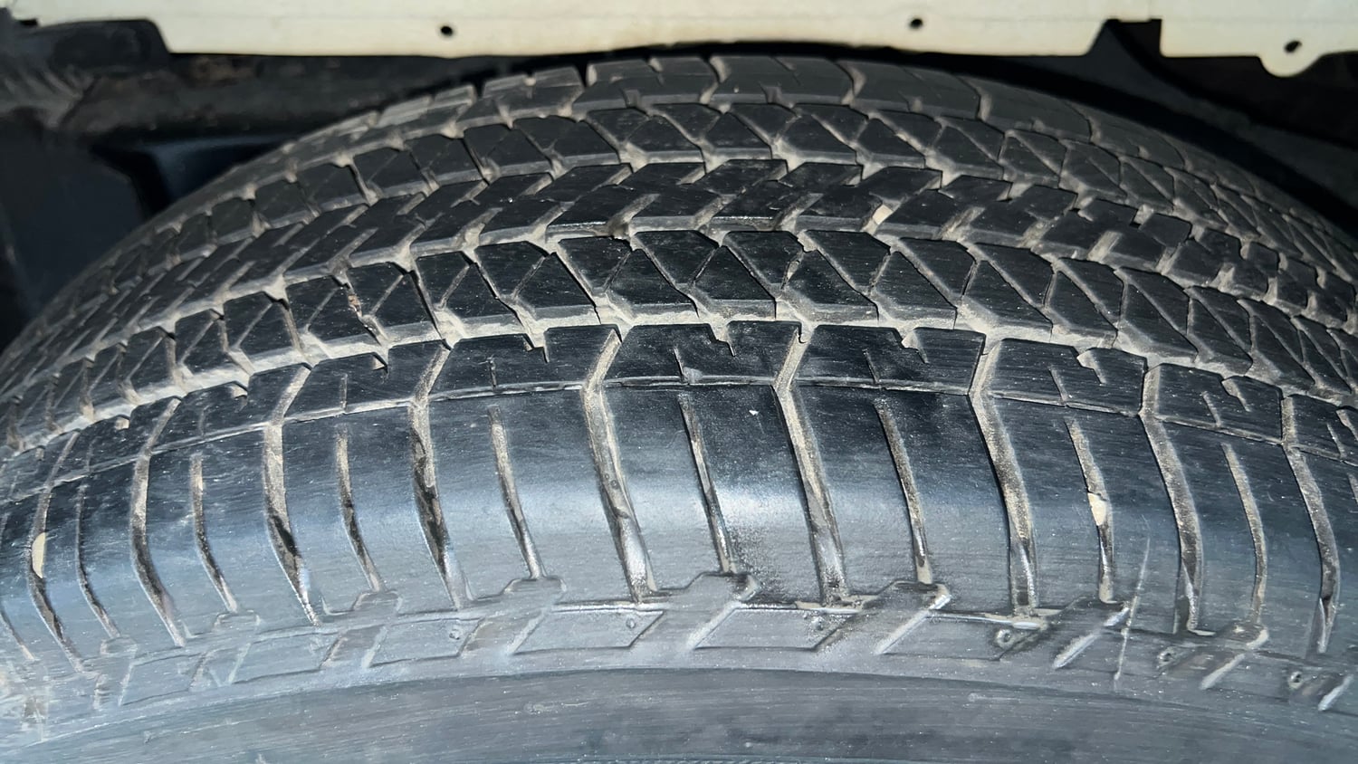 Used 2022 Mahindra Scorpio S5 Diesel Manual tyres LEFT REAR TYRE TREAD VIEW