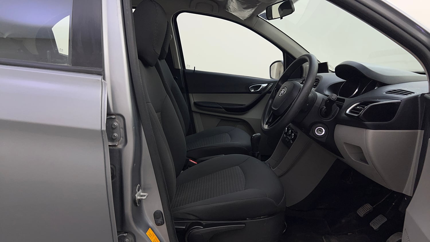 Used 2018 Tata Tiago Revotron XZ w/o Alloy Petrol Manual interior RIGHT SIDE FRONT DOOR CABIN VIEW