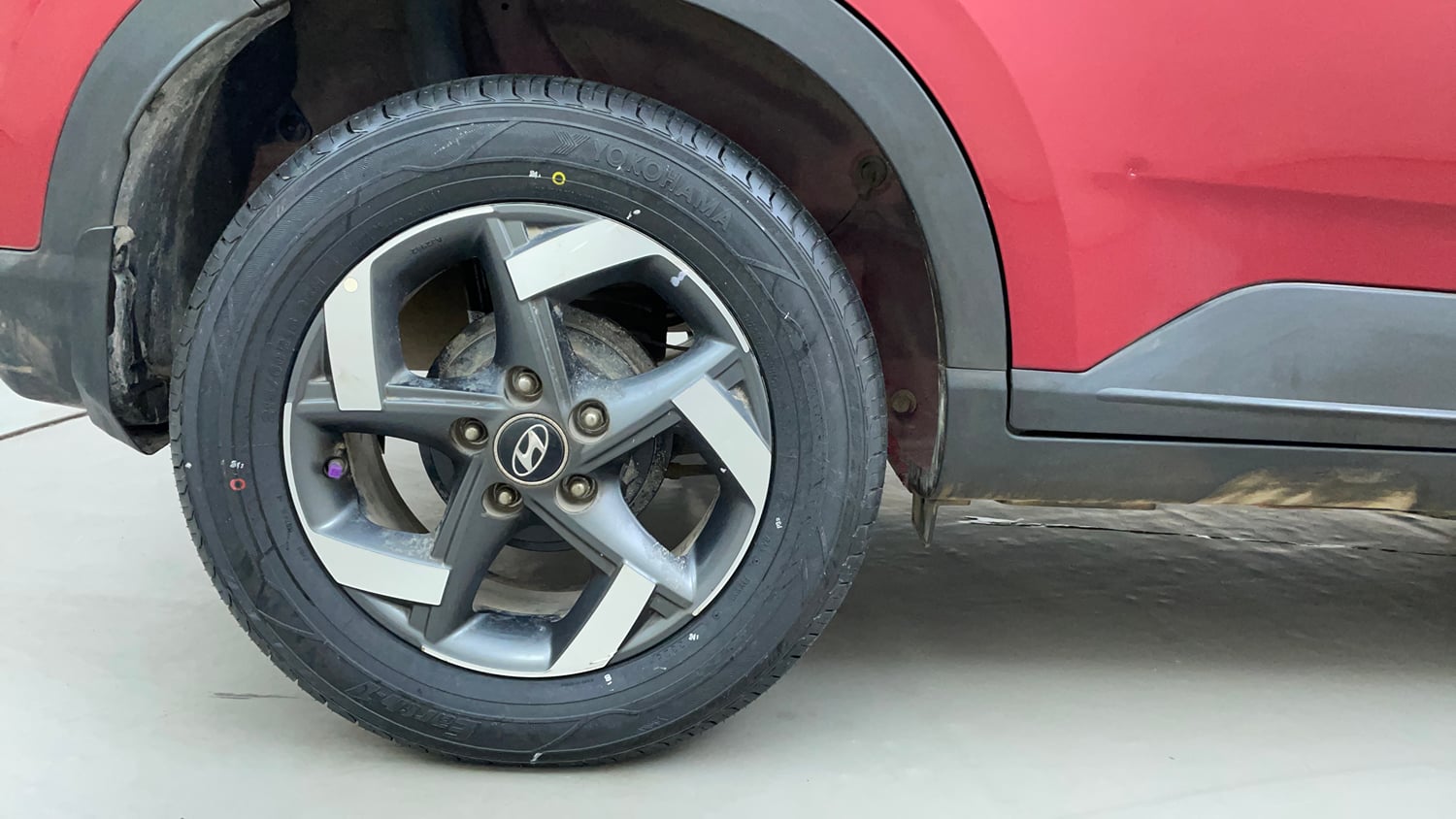 Used 2019 hyundai Venue SX 1.0 Turbo Petrol Petrol Manual tyres RIGHT REAR TYRE RIM VIEW