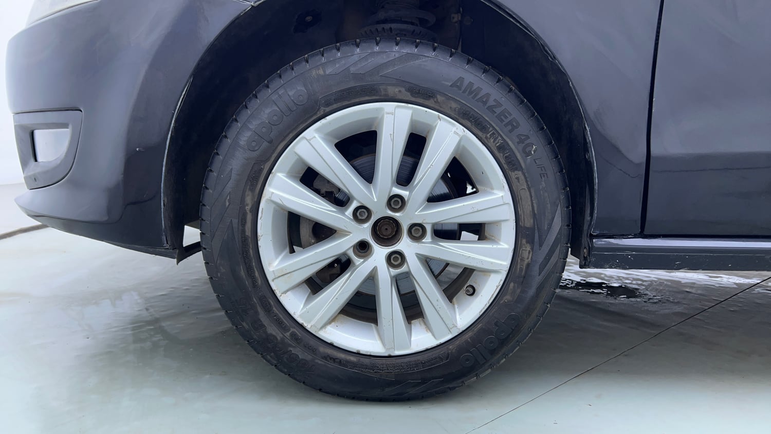 Used 2013 Volkswagen Polo Highline1.2L (P) Petrol Manual tyres LEFT FRONT TYRE RIM VIEW