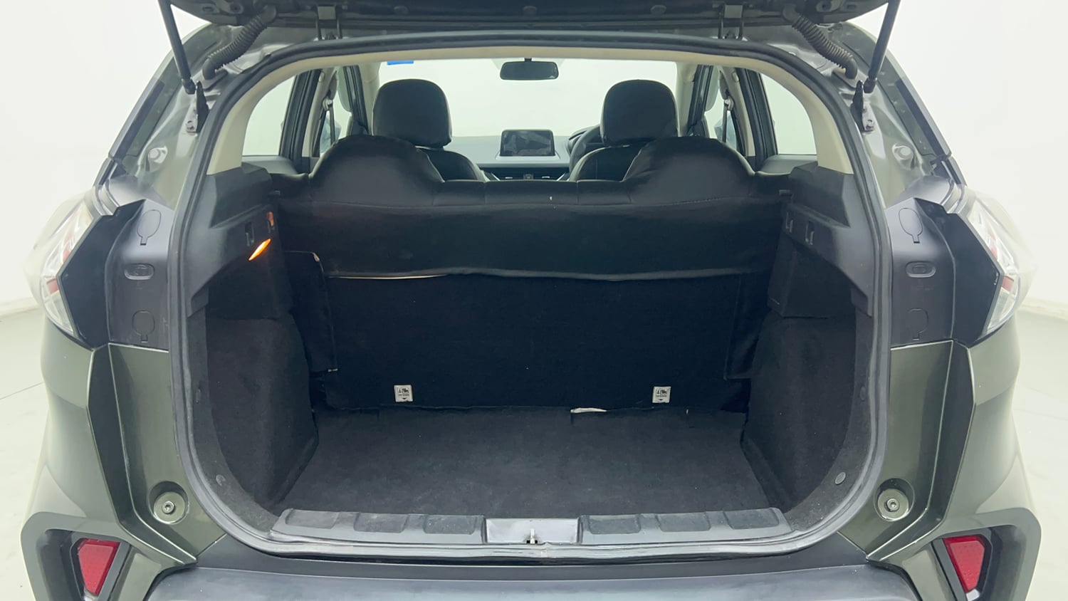 Used 2020 Tata Nexon XZ Petrol Manual interior DICKY INSIDE VIEW