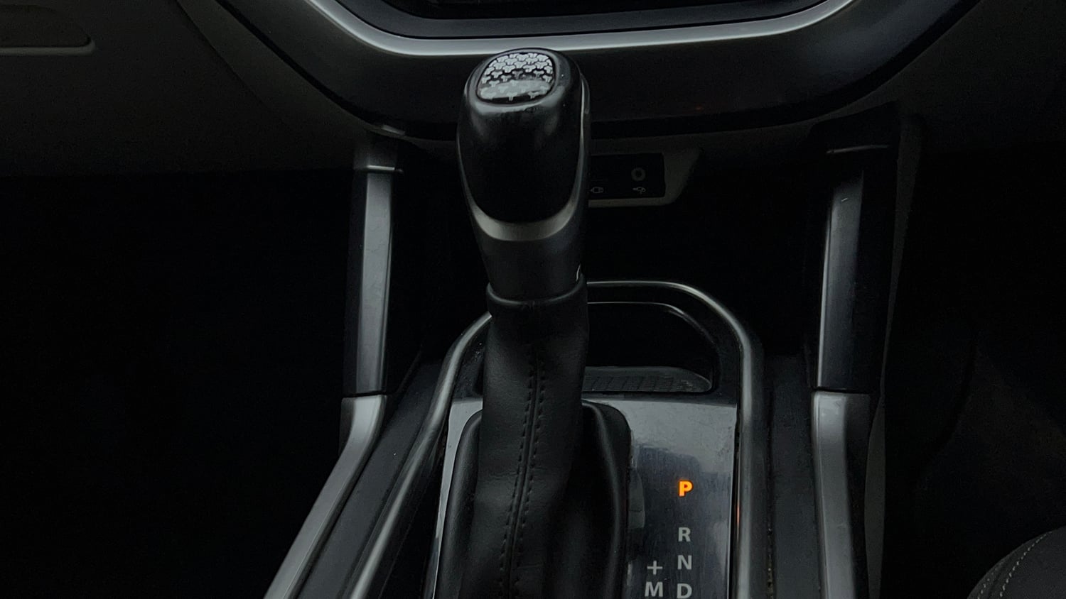 Used 2022 Tata Safari XTA Plus Diesel Automatic interior GEAR  KNOB VIEW