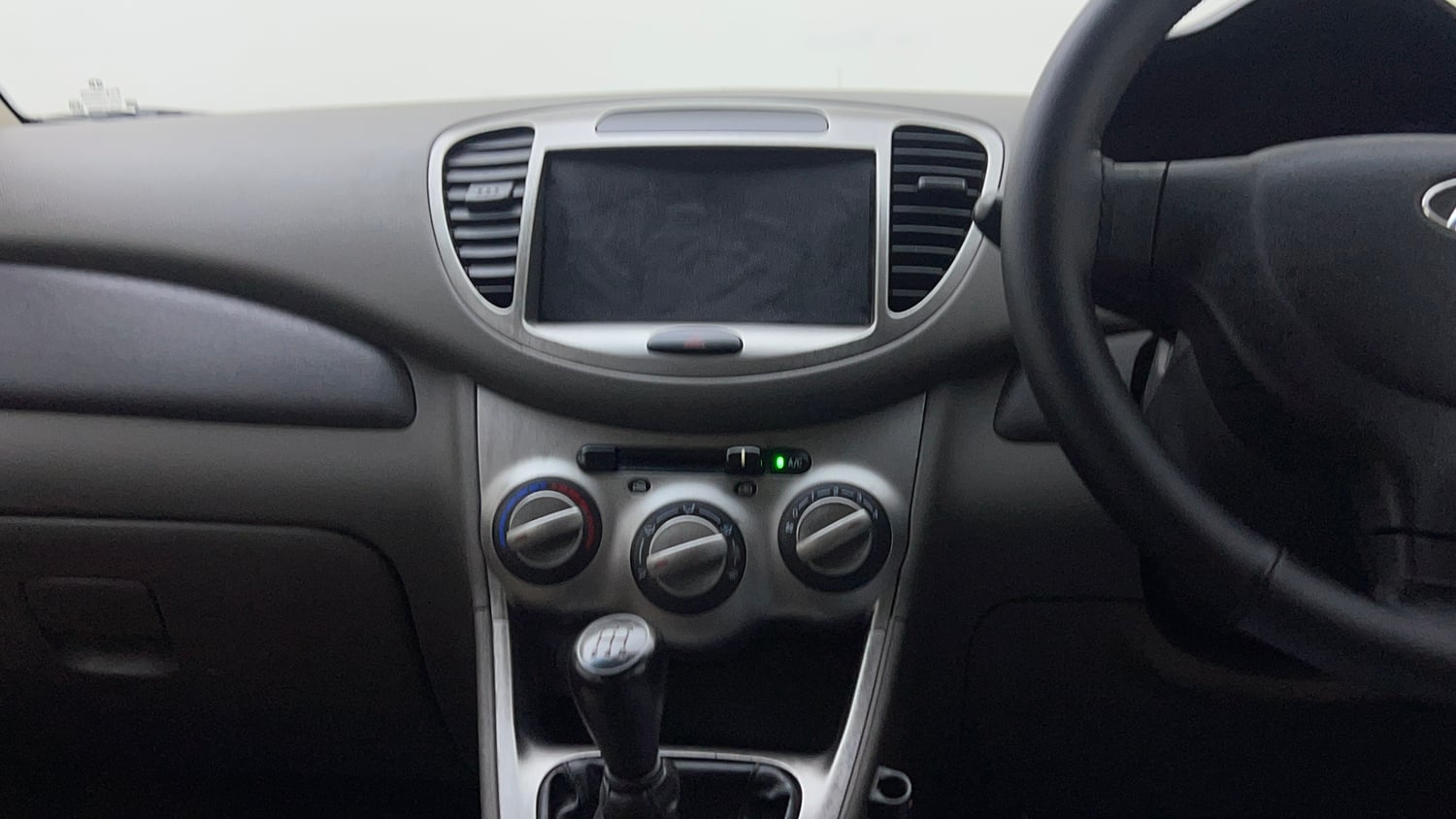 Used 2015 Hyundai i10 Magna 1.1 CNG (Outside Fitted) Cng Manual interior MUSIC SYSTEM & AC CONTROL VIEW