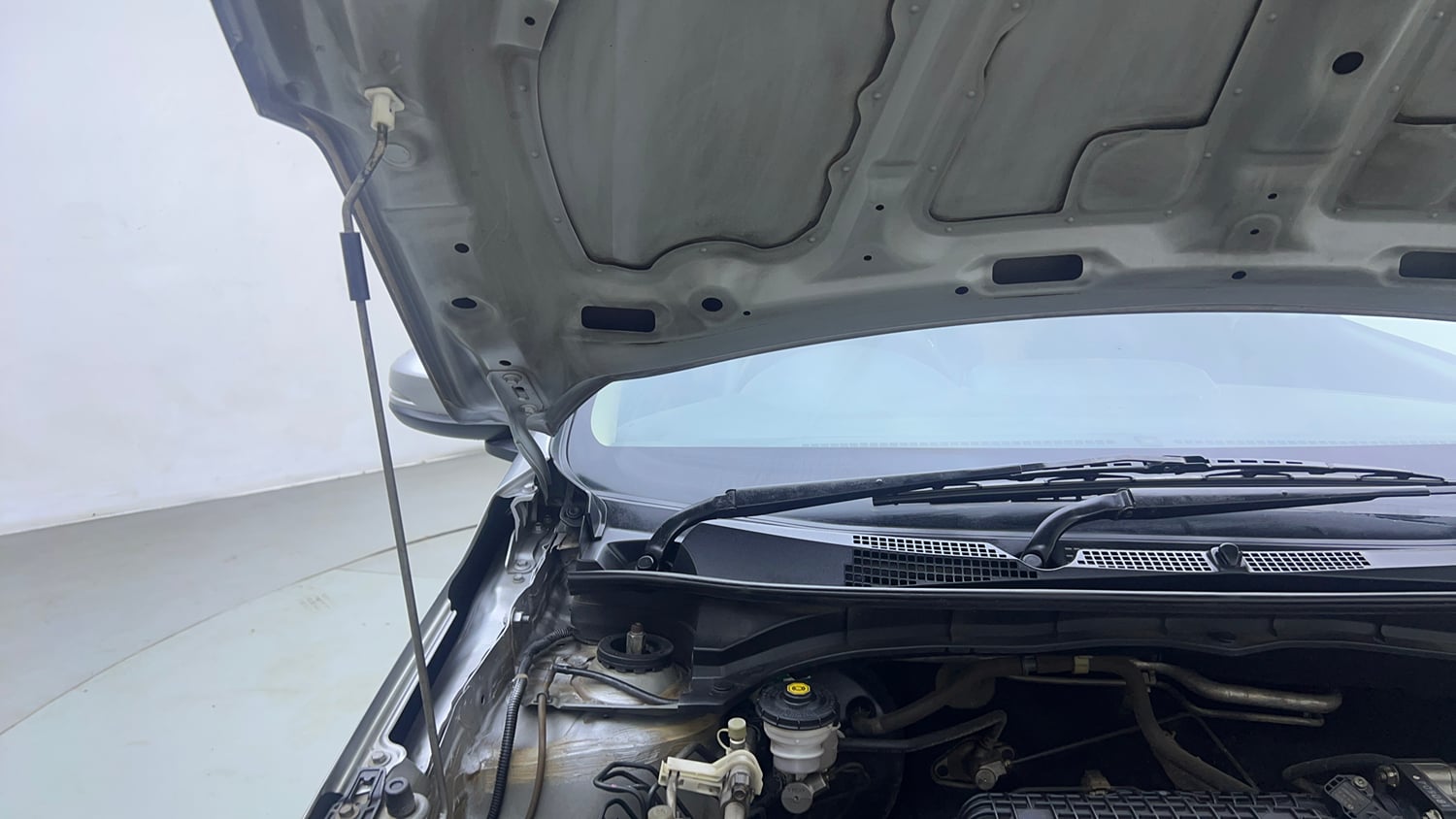 Used 2018 Honda Amaze 1.2 VX MT Petrol Petrol Manual engine ENGINE RIGHT SIDE HINGE & APRON VIEW