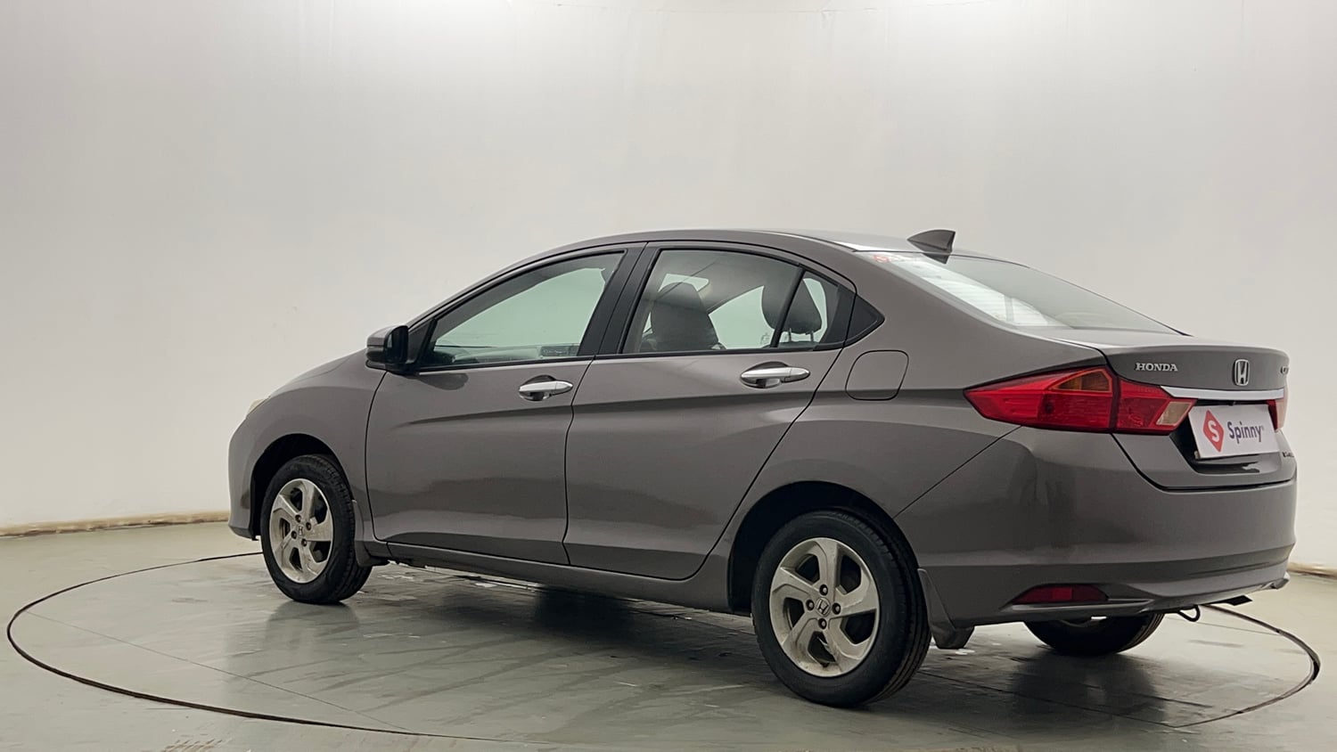 Used 2016 Honda City V Petrol Manual exterior LEFT REAR CORNER VIEW