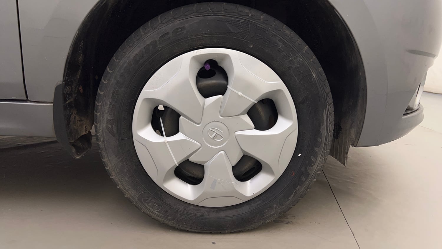 Used 2018 Tata Tiago Revotron XZ w/o Alloy Petrol Manual tyres RIGHT FRONT TYRE RIM VIEW