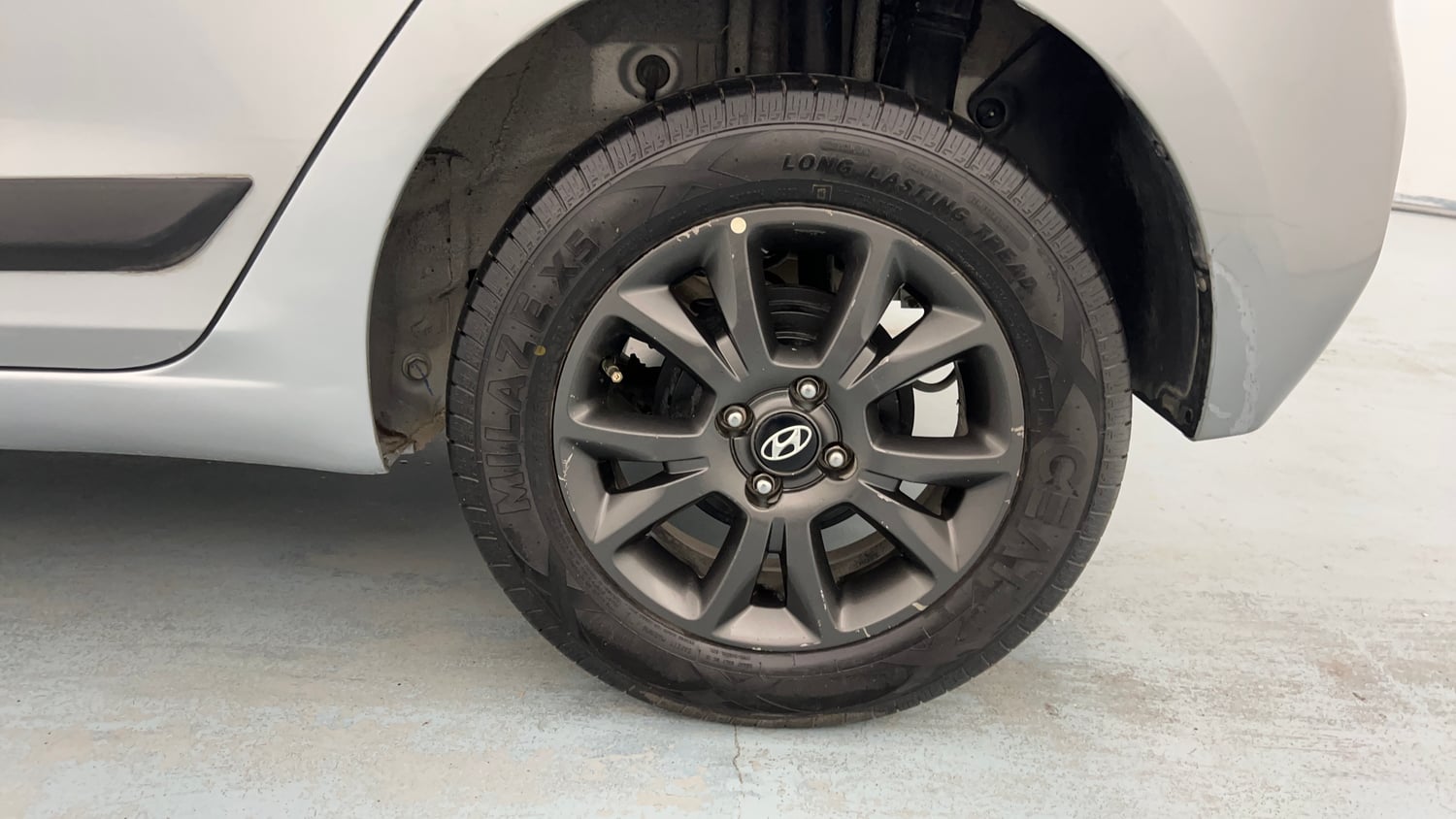 Used 2019 Hyundai Elite i20 Sportz Plus 1.2 Petrol Manual tyres LEFT REAR TYRE RIM VIEW