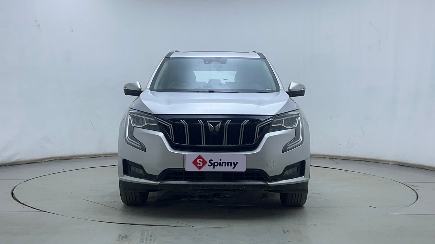 Used 2024 Mahindra XUV700 AX 7 Petrol AT Luxury Pack 7 STR Petrol Automatic exterior FRONT VIEW