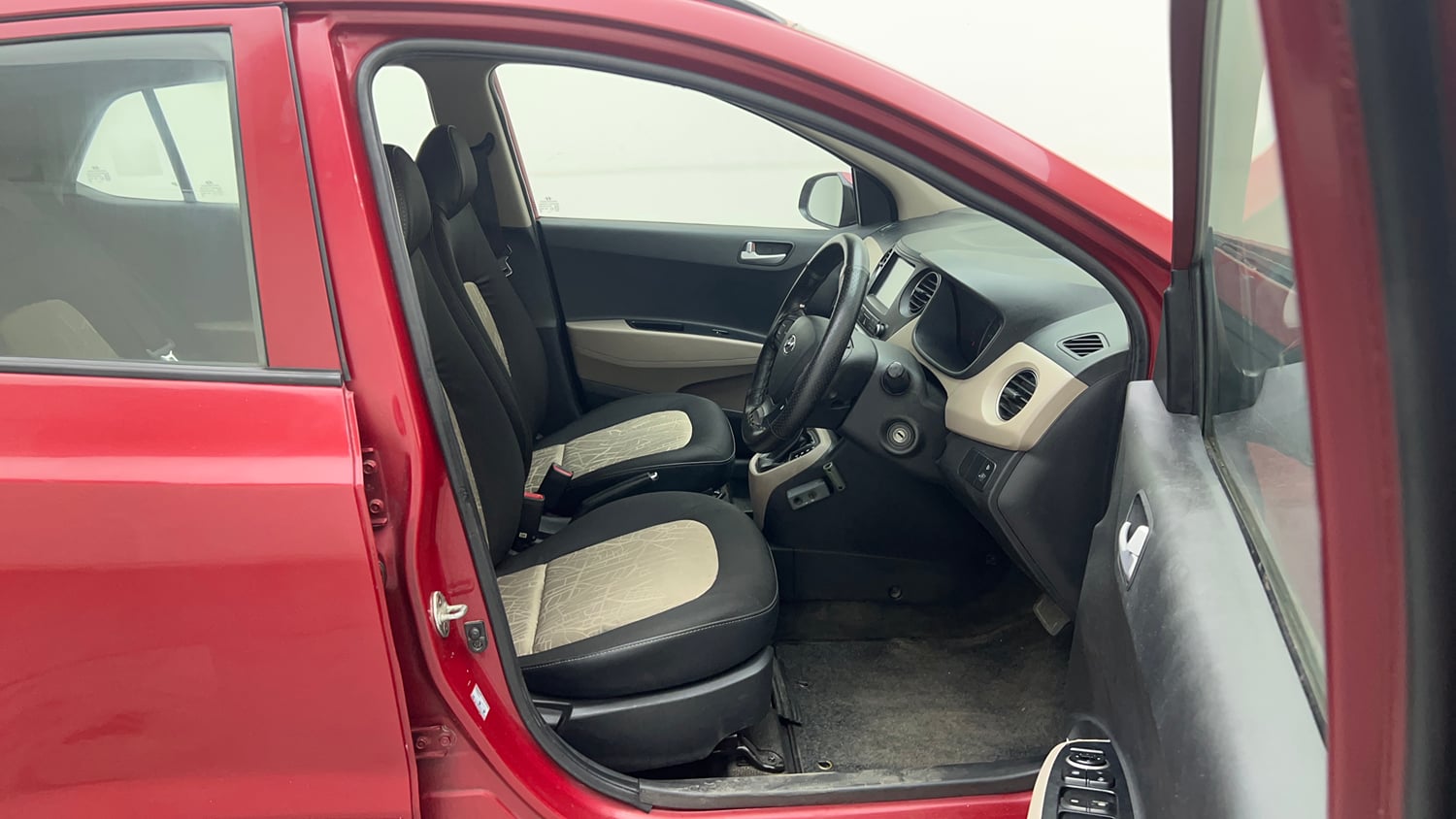 Used 2017 Hyundai Grand i10 Sportz (O) AT 1.2 Kappa VTVT Petrol Automatic interior RIGHT SIDE FRONT DOOR CABIN VIEW
