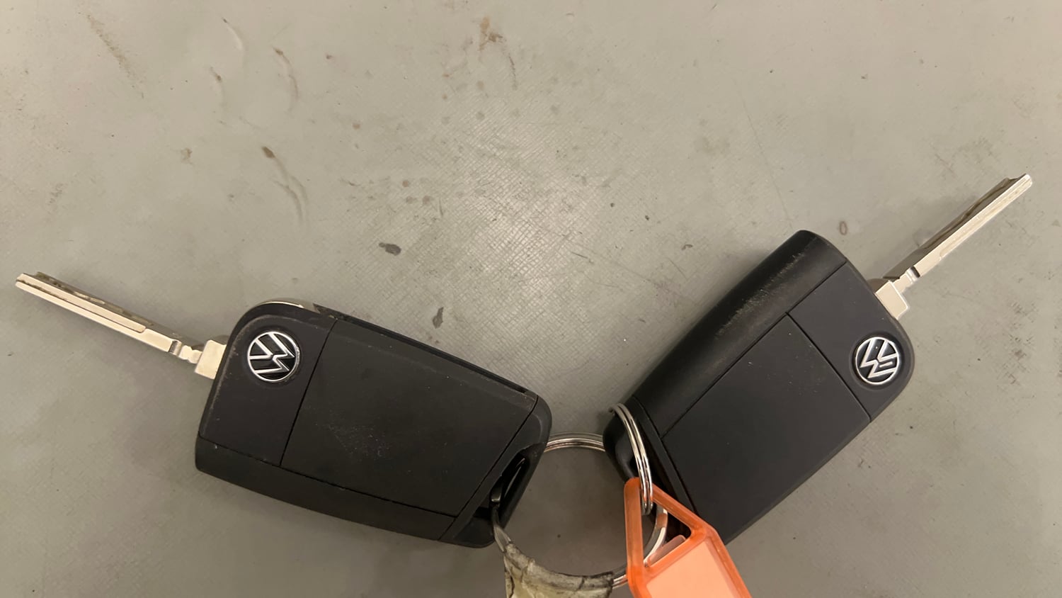 Used 2024 Volkswagen Taigun Topline 1.0 TSI AT Petrol Automatic extra CAR KEY VIEW
