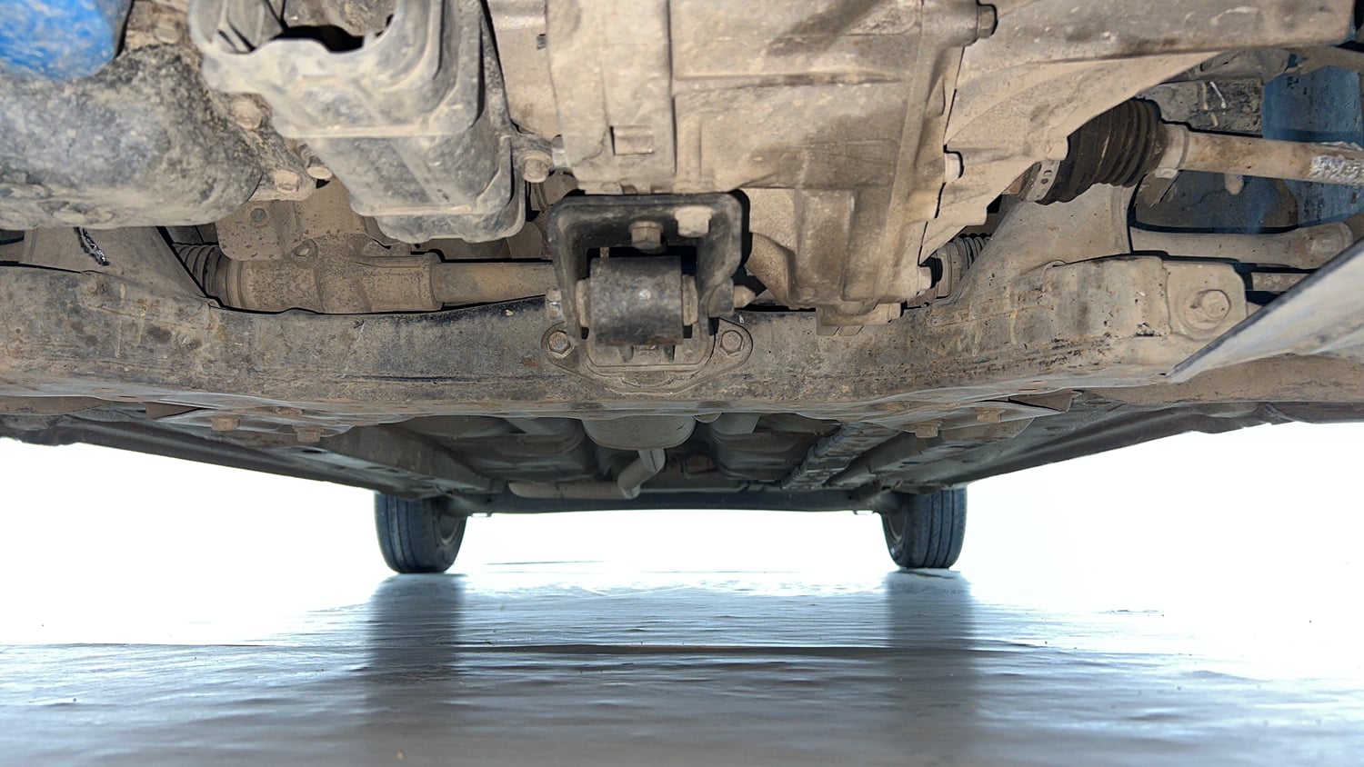 Used 2015 Hyundai Xcent S 1.2 (O) Petrol Manual extra FRONT LEFT UNDERBODY VIEW
