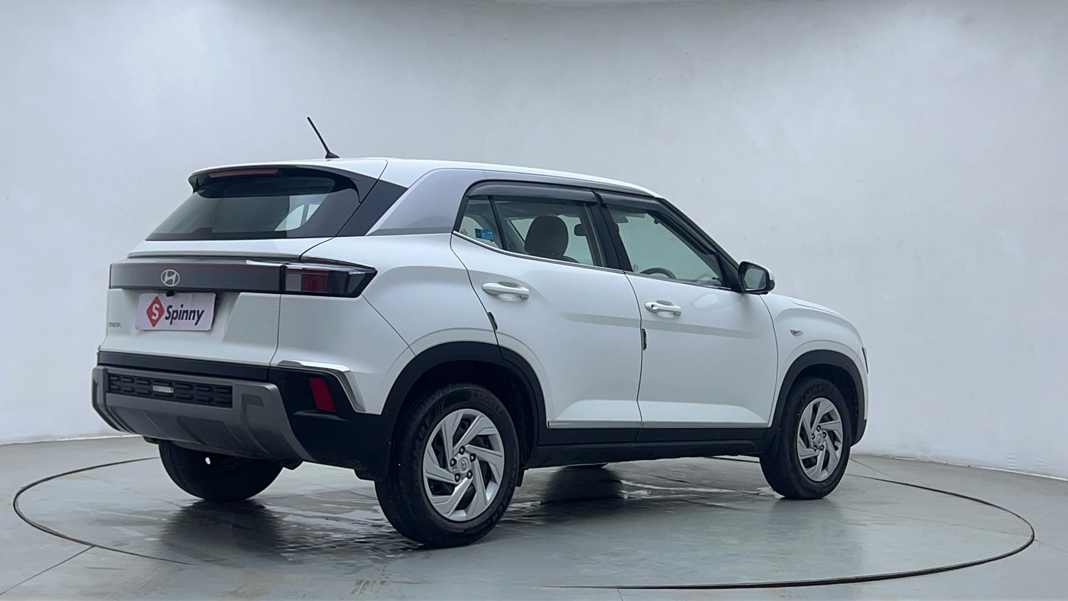 Used 2024 Hyundai Creta 1.5 MPi Petrol MT E Petrol Manual exterior RIGHT REAR CORNER VIEW