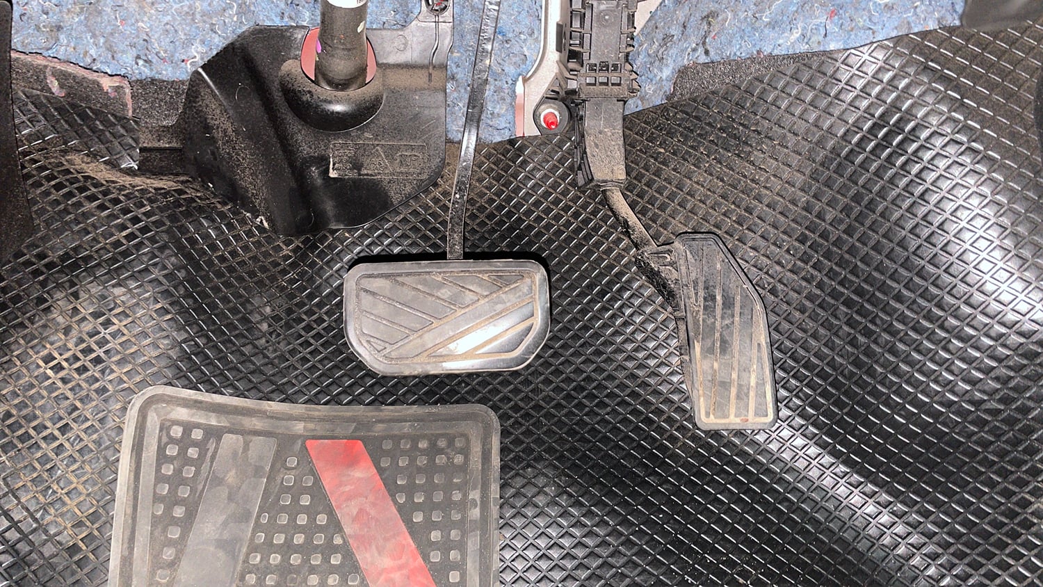 Used 2022 Maruti Suzuki Swift VXi AMT Petrol Automatic interior PEDALS VIEW