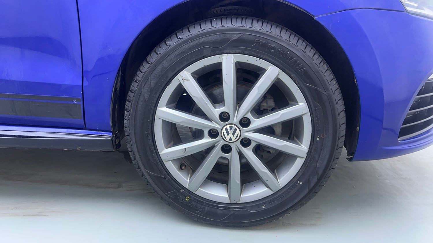 Used 2019 Volkswagen Polo Highline Plus 1.0 (P) 16 Alloy Petrol Manual tyres RIGHT FRONT TYRE RIM VIEW