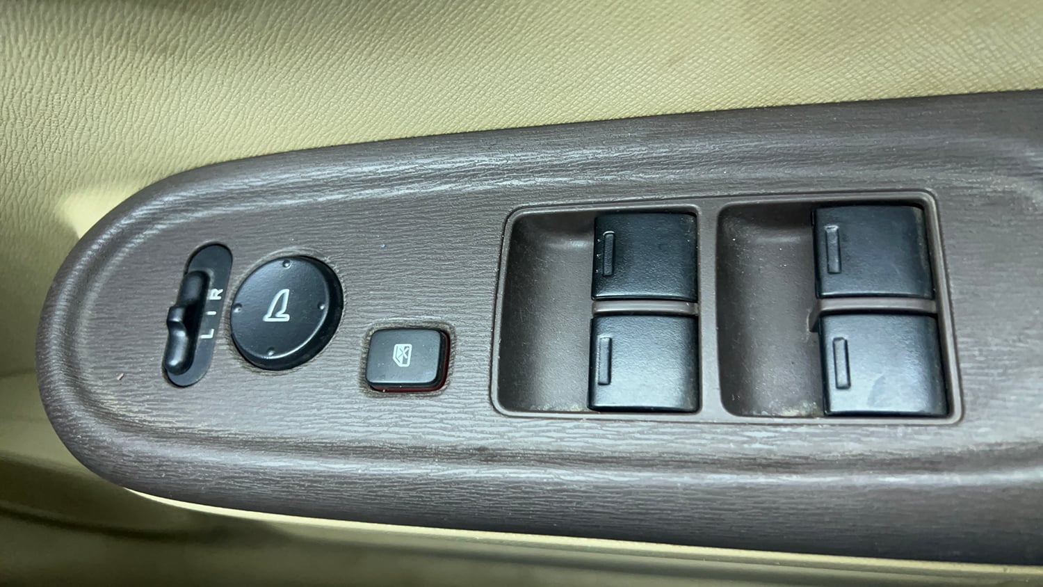 Used 2014 Honda Amaze 1.2 S i-VTEC CNG (Outside Fitted) Cng Manual top_features Adjustable ORVM