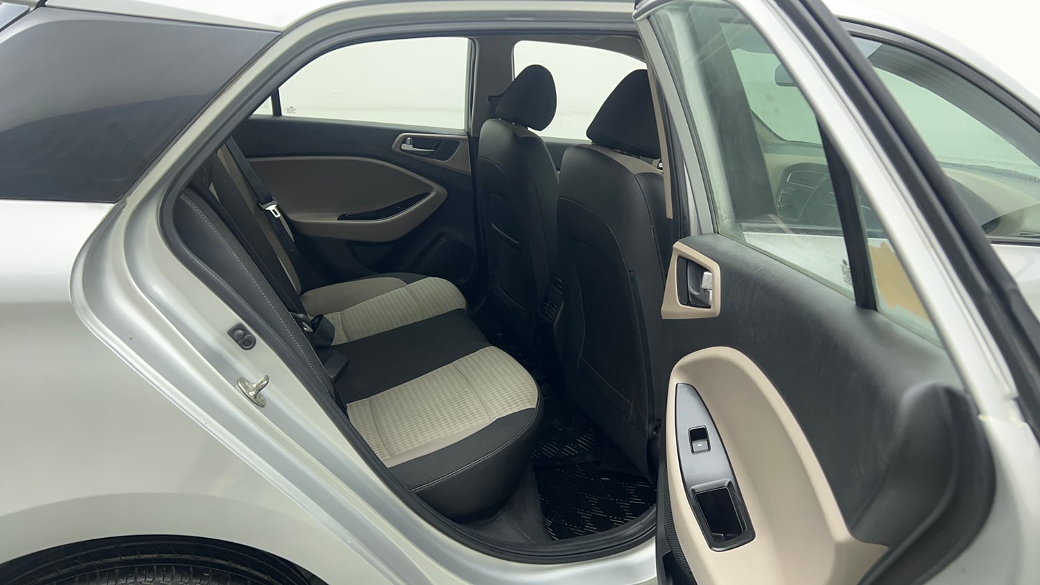 Used 2018 Hyundai Elite i20 Asta 1.2 AT Petrol Automatic interior RIGHT SIDE REAR DOOR CABIN VIEW