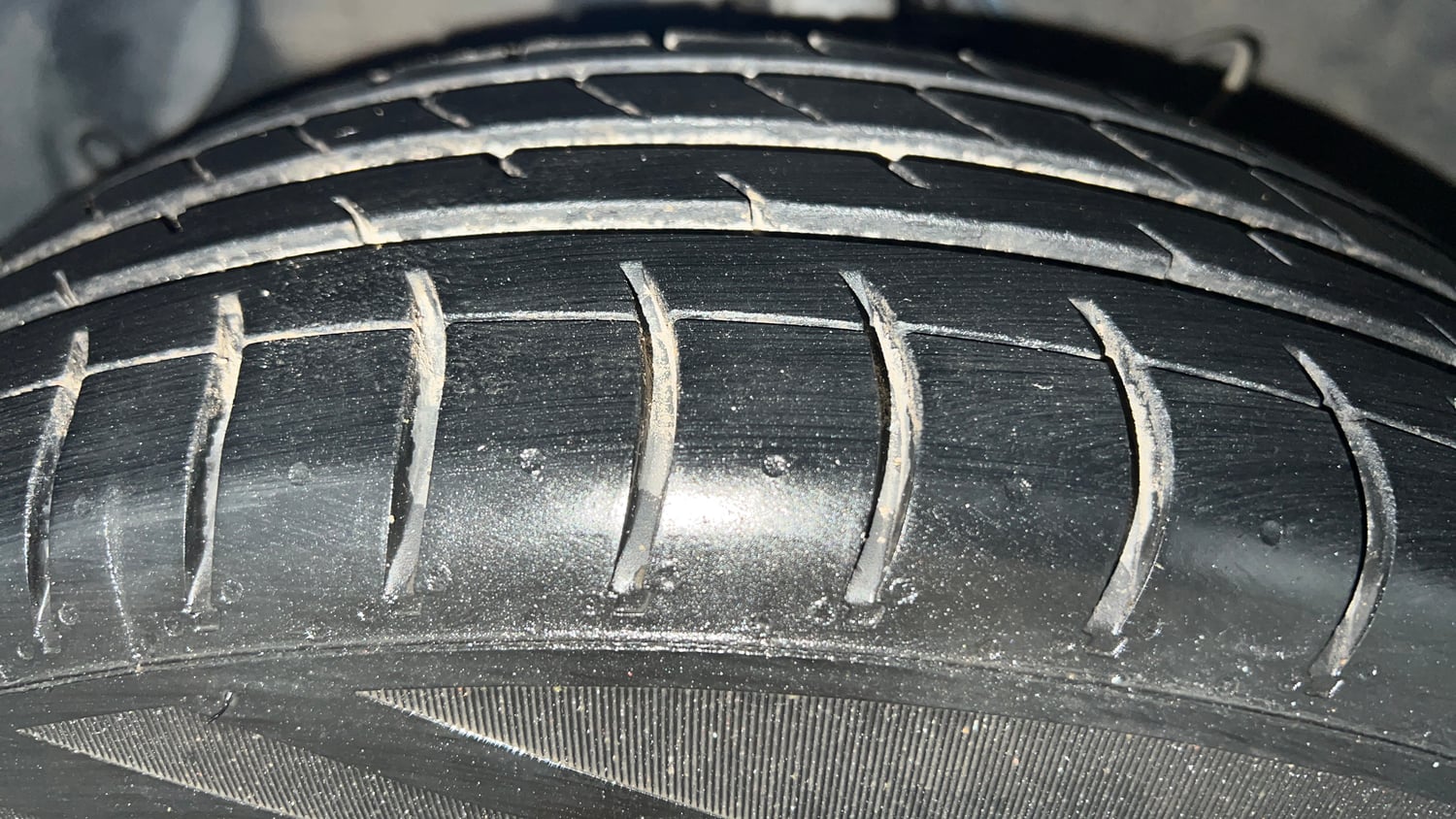 Used 2021 Hyundai Grand i10 Nios Sportz AMT 1.2 Kappa VTVT Petrol Automatic tyres LEFT FRONT TYRE TREAD VIEW