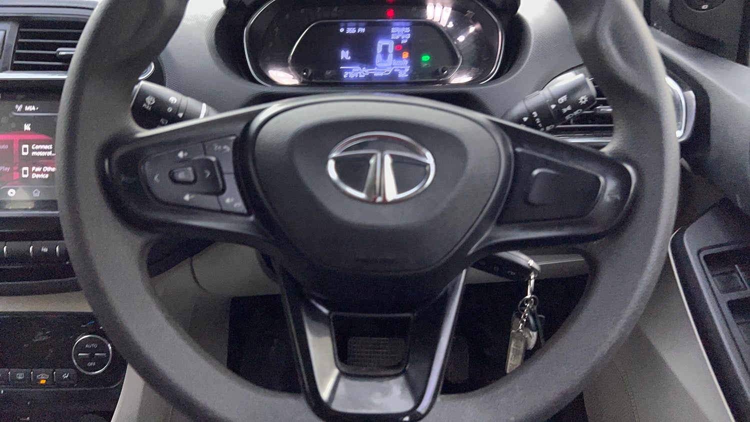 Used 2023 Tata Tiago XZA Plus Petrol Automatic top_features Airbags