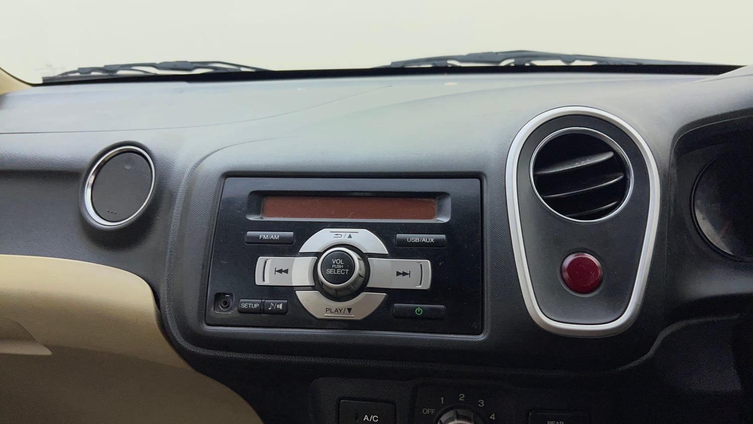 Used 2014 Honda Mobilio S Petrol Petrol Manual top_features Integrated (in-dash) music system
