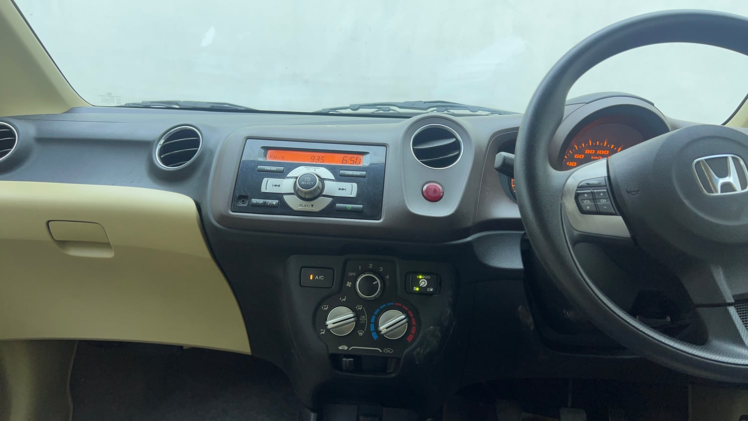 Used 2014 Honda Amaze 1.2 S i-VTEC CNG (Outside Fitted) Cng Manual top_features Integrated (in-dash) music system