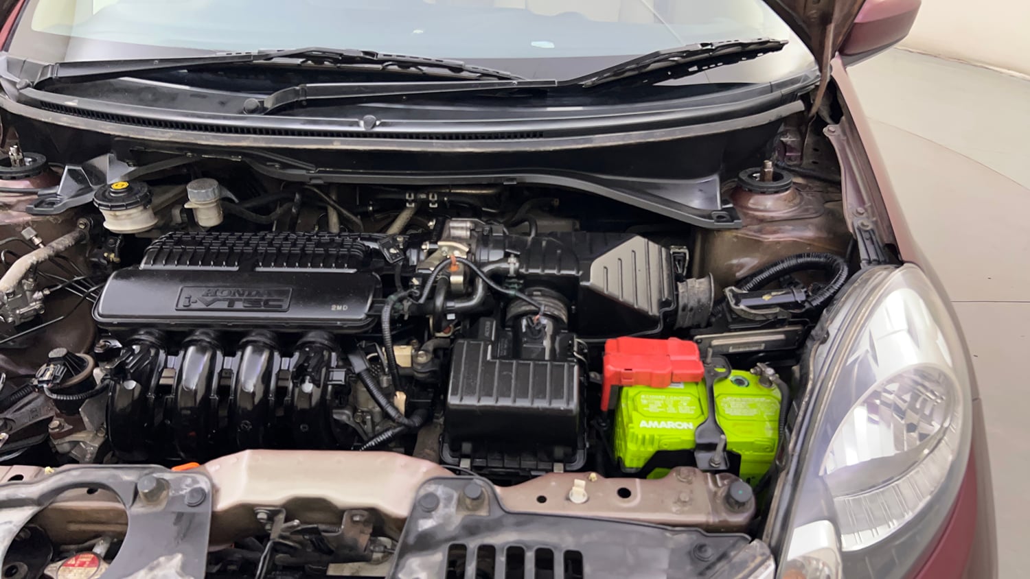 Used 2014 Honda Mobilio S Petrol Petrol Manual engine ENGINE LEFT SIDE HINGE & APRON VIEW