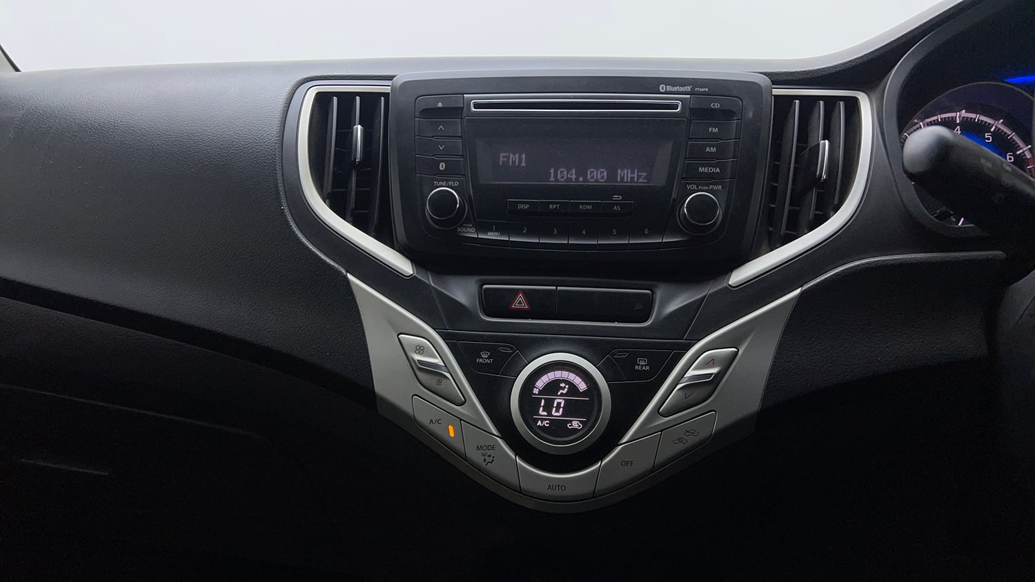 Used 2016 Maruti Suzuki Baleno Delta 1.2 Petrol Manual top_features Integrated (in-dash) music system