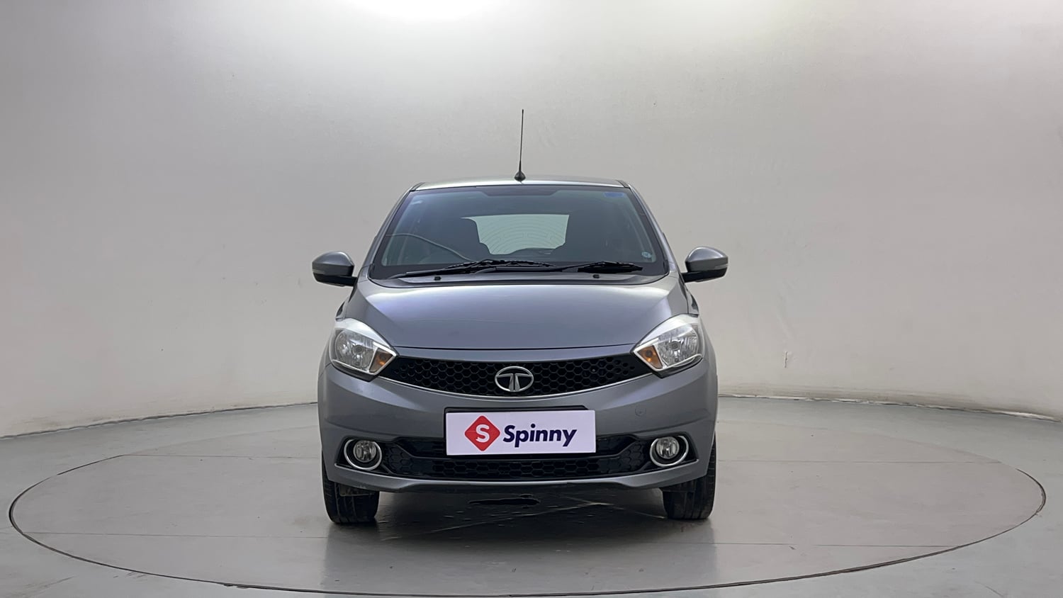 Used 2018 Tata Tiago Revotron XZ w/o Alloy Petrol Manual exterior FRONT VIEW