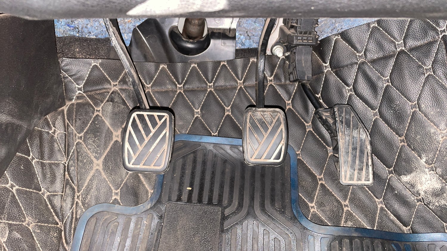 Used 2022 Maruti Suzuki Baleno Zeta MT Petrol Manual interior PEDALS VIEW