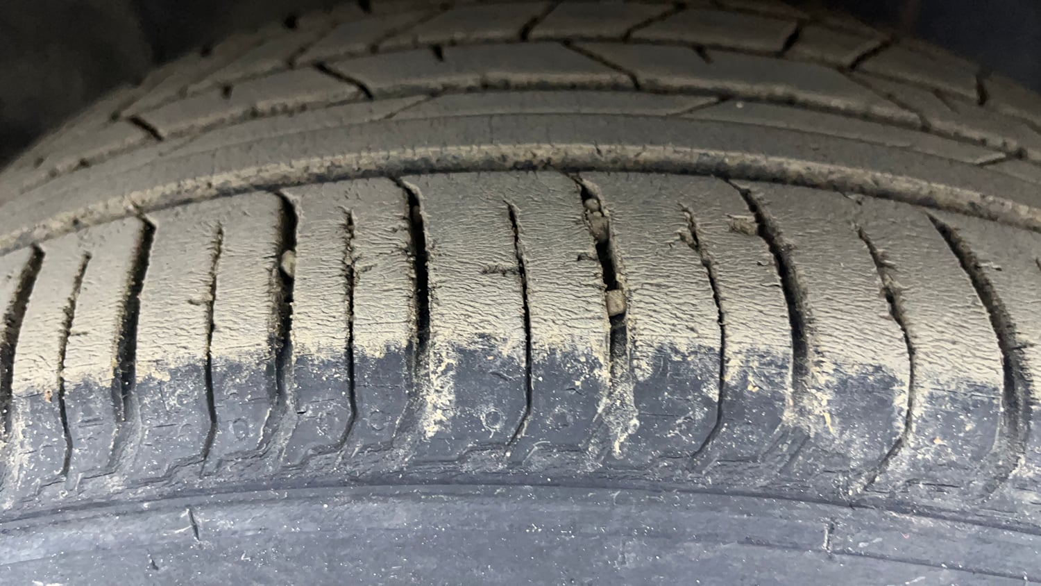 Used 2024 Hyundai New i20 Asta (O) 1.2 MT Petrol Manual tyres RIGHT FRONT TYRE TREAD VIEW