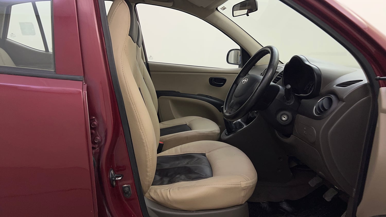 Used 2015 Hyundai i10 Magna 1.1 iRDE2 Petrol Manual interior RIGHT SIDE FRONT DOOR CABIN VIEW