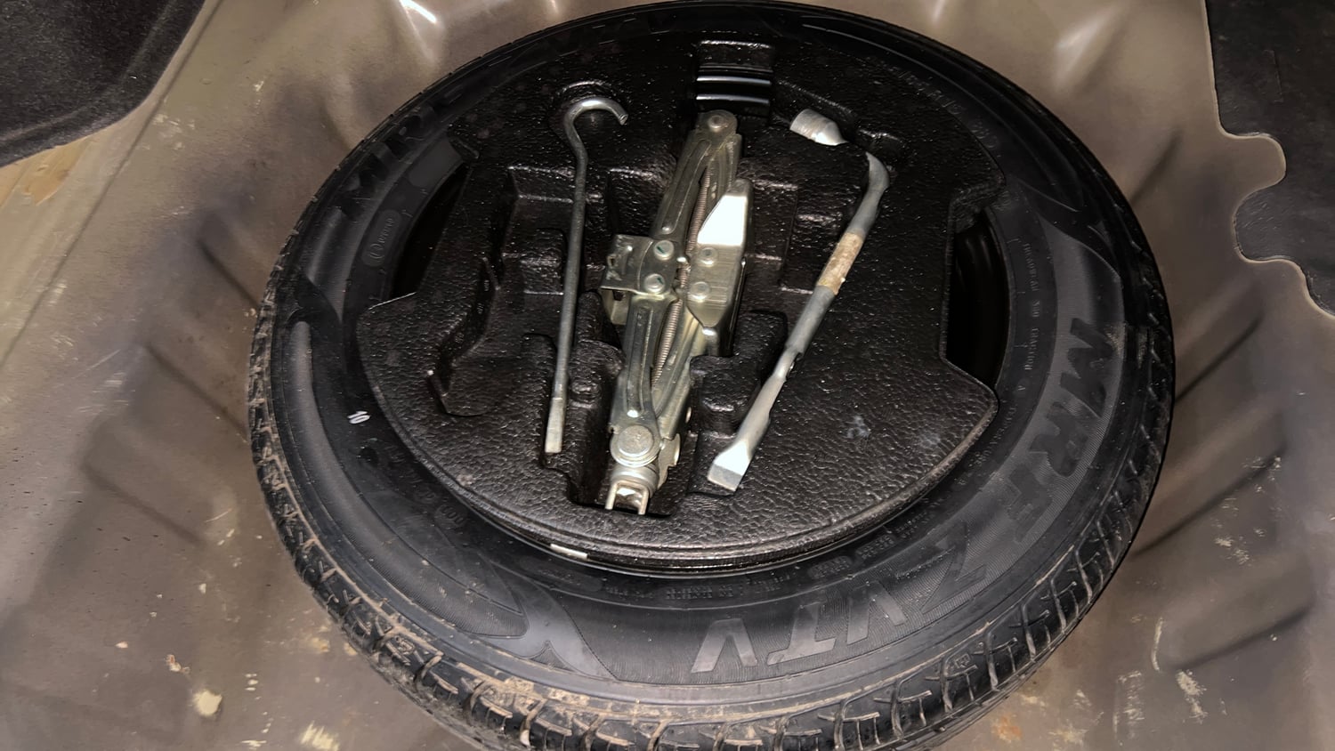 Used 2017 Maruti Suzuki Ciaz Alpha 1.4 MT Petrol Manual tyres SPARE TYRE VIEW