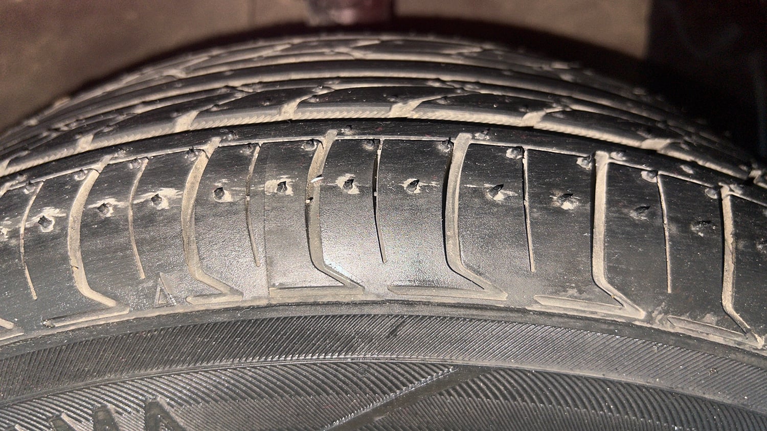 Used 2017 Hyundai Grand i10 Sportz (O) AT 1.2 Kappa VTVT Petrol Automatic tyres RIGHT FRONT TYRE TREAD VIEW