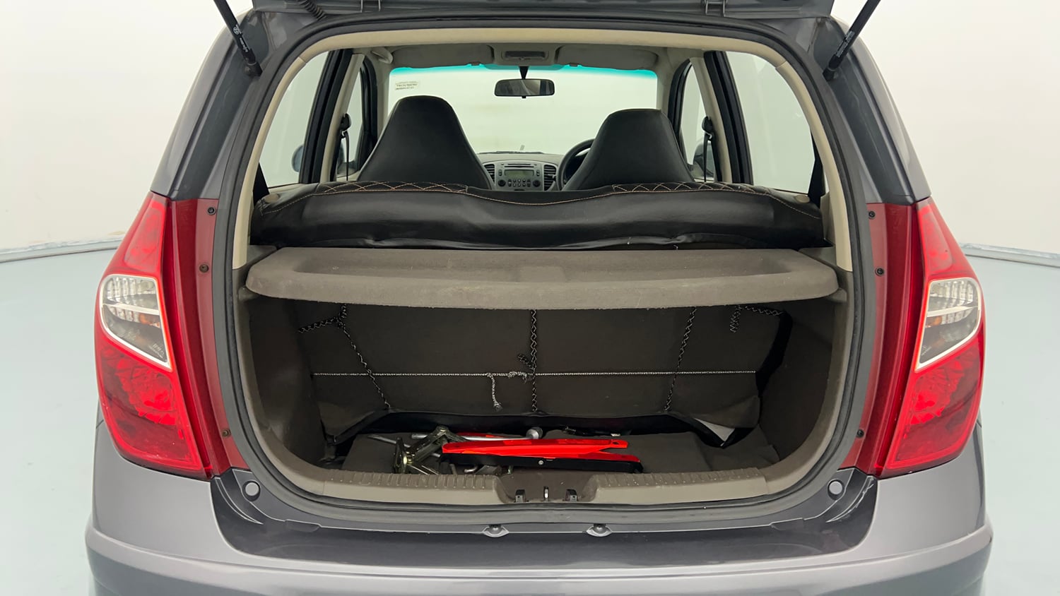 Used 2014 Hyundai i10 Sportz 1.1 iRDE2 Petrol Manual interior DICKY INSIDE VIEW