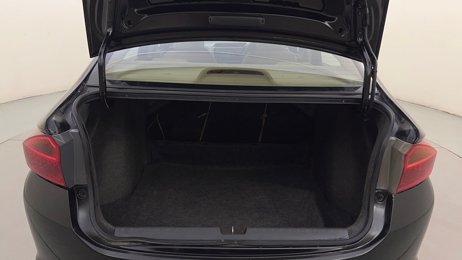 Used 2014 Honda City SV Diesel Diesel Manual interior DICKY INSIDE VIEW
