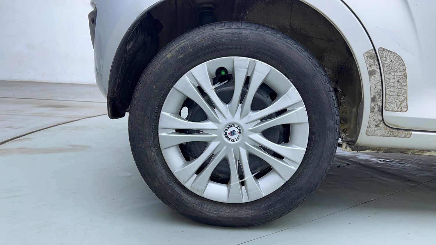 Used 2018 Maruti Suzuki Ignis Delta 1.2 AMT Petrol Automatic tyres RIGHT REAR TYRE RIM VIEW