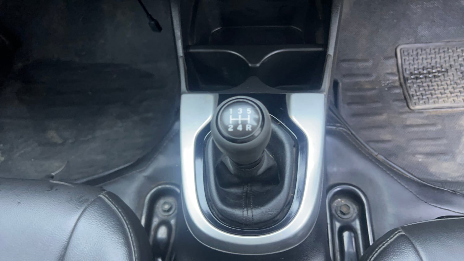 Used 2017 Honda WR-V VX MT Petrol Petrol Manual interior GEAR  KNOB VIEW
